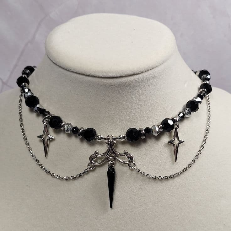 Collar negro con cuarzo negro 