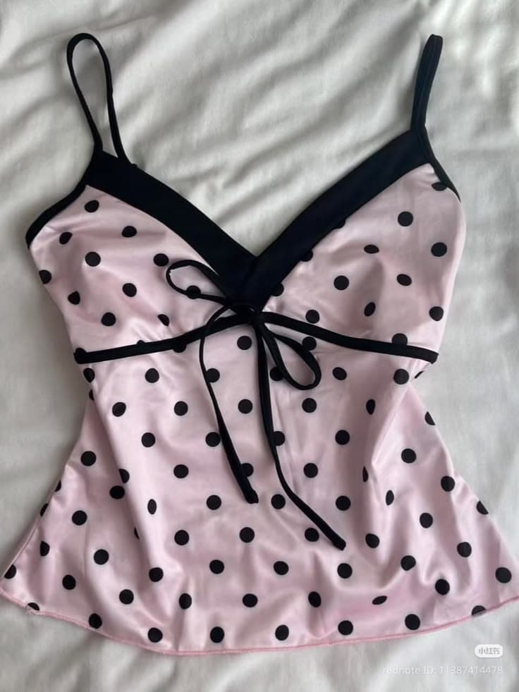 Camisa Rosada Con Puntos Negros